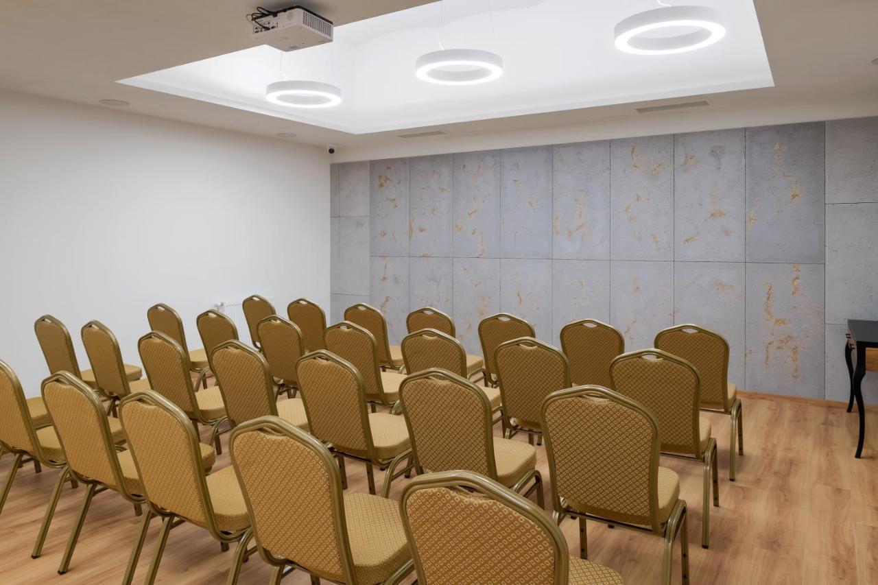 Sky Hotel Krakow Ngoại thất bức ảnh