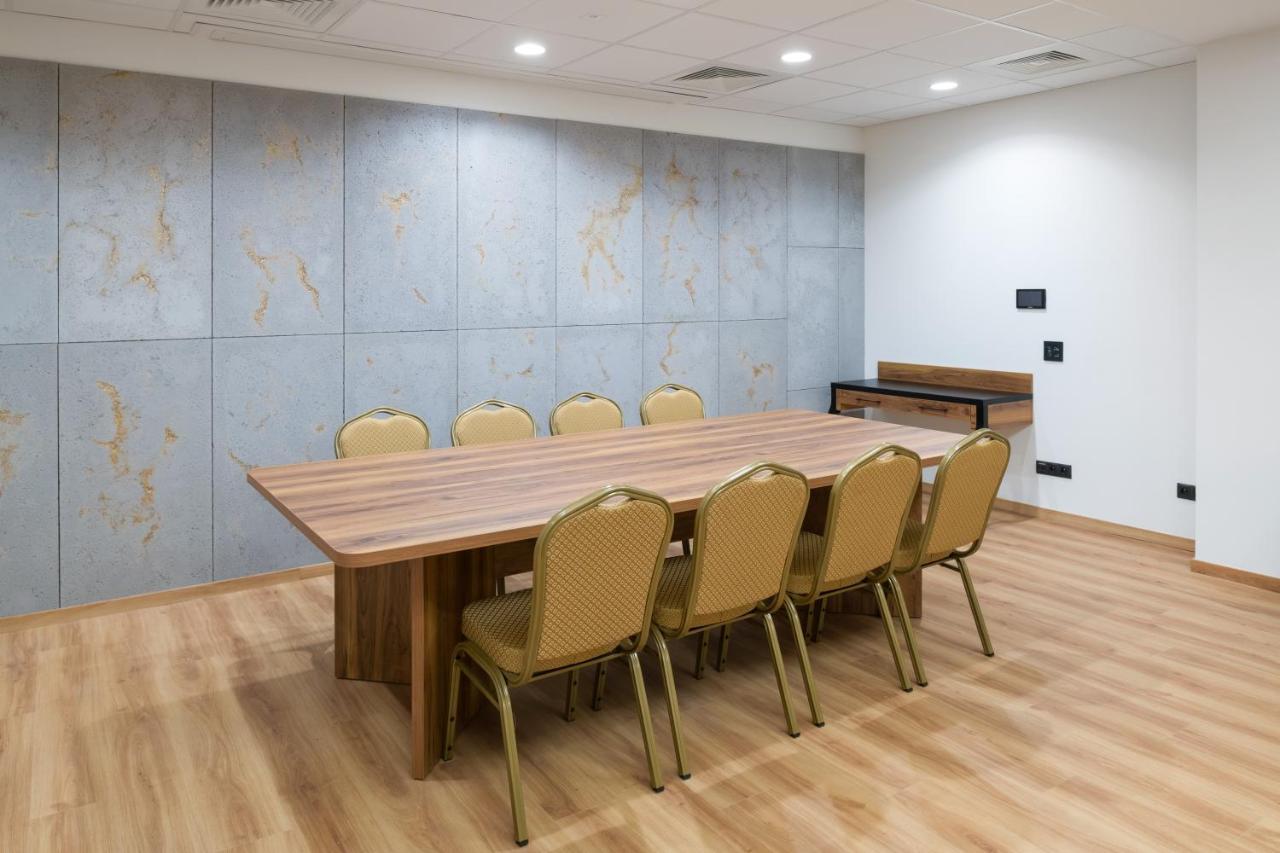 Sky Hotel Krakow Ngoại thất bức ảnh