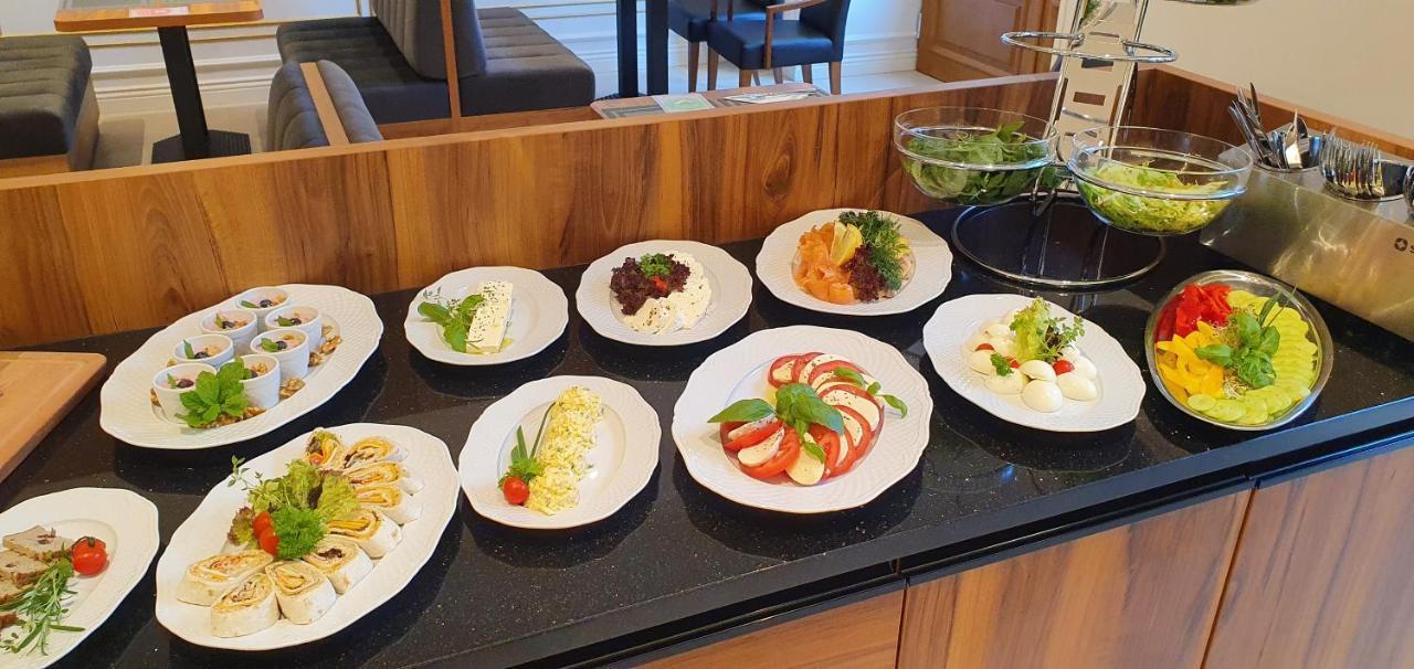Sky Hotel Krakow Ngoại thất bức ảnh