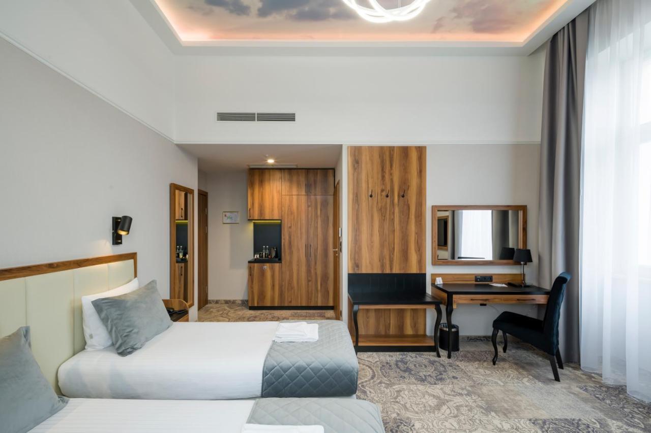 Sky Hotel Krakow Ngoại thất bức ảnh