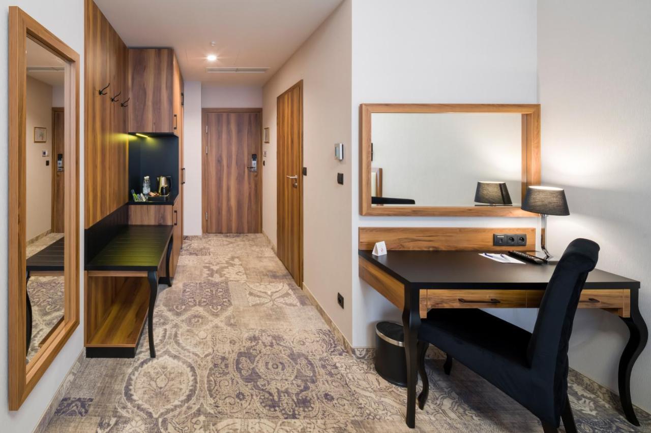Sky Hotel Krakow Ngoại thất bức ảnh