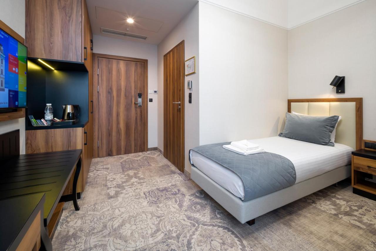 Sky Hotel Krakow Ngoại thất bức ảnh