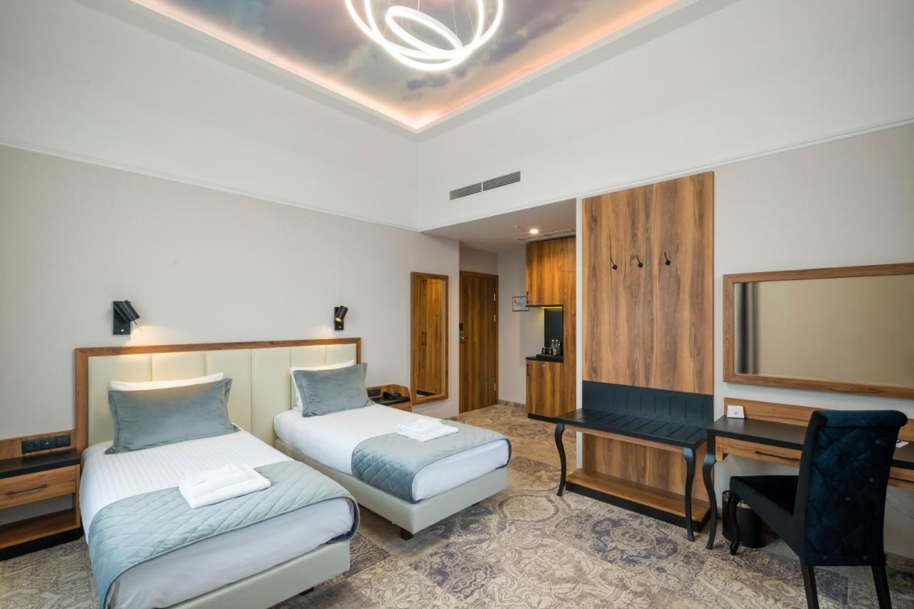 Sky Hotel Krakow Ngoại thất bức ảnh