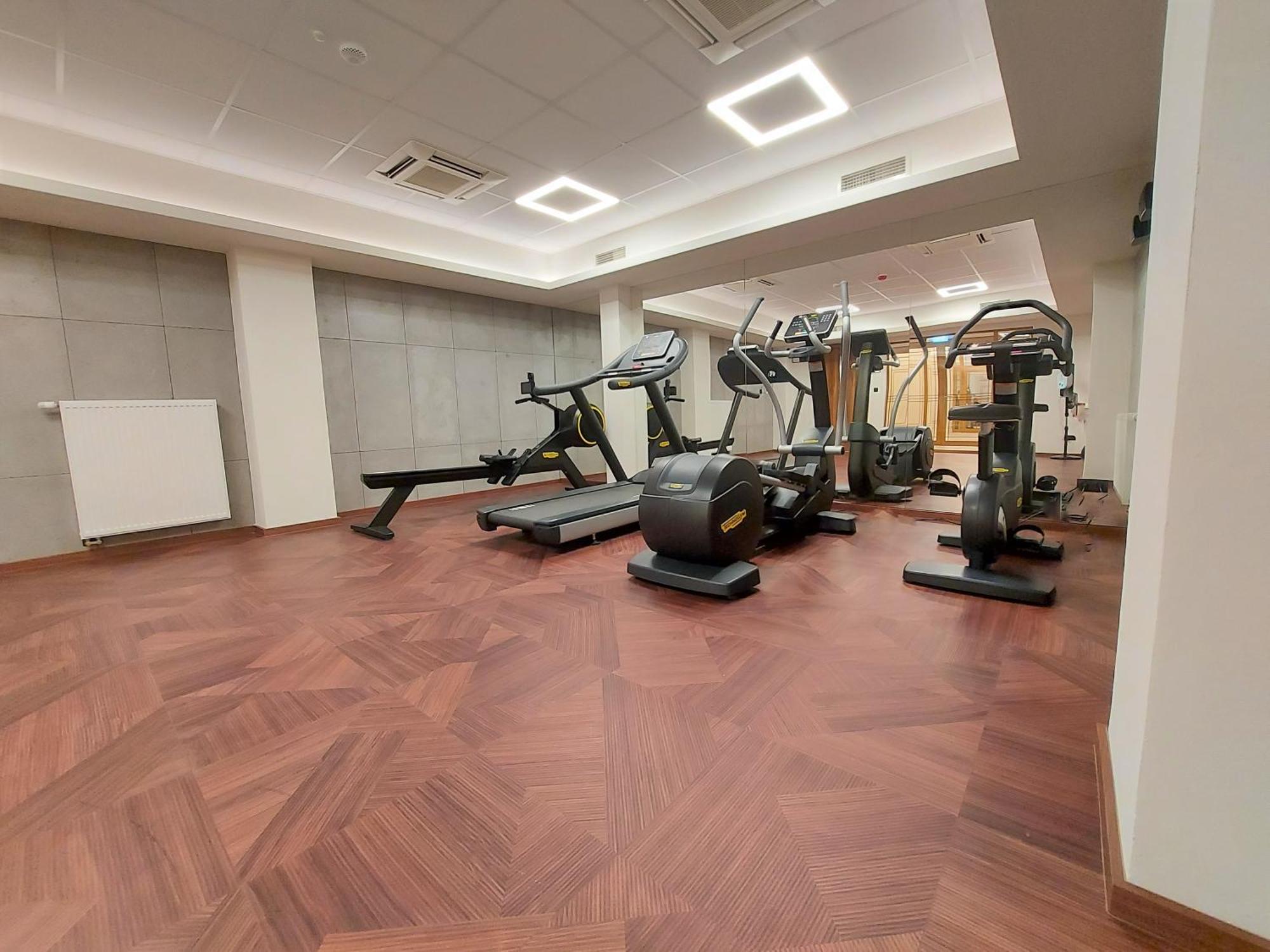 Sky Hotel Krakow Ngoại thất bức ảnh