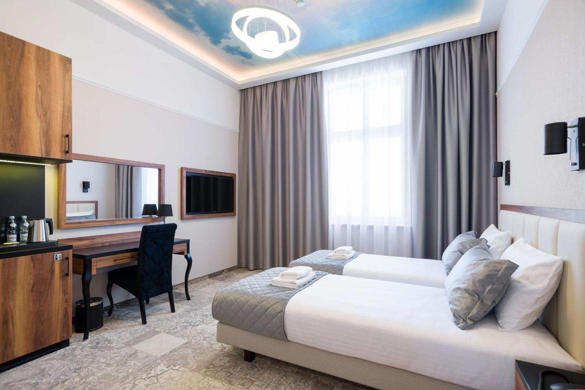 Sky Hotel Krakow Ngoại thất bức ảnh